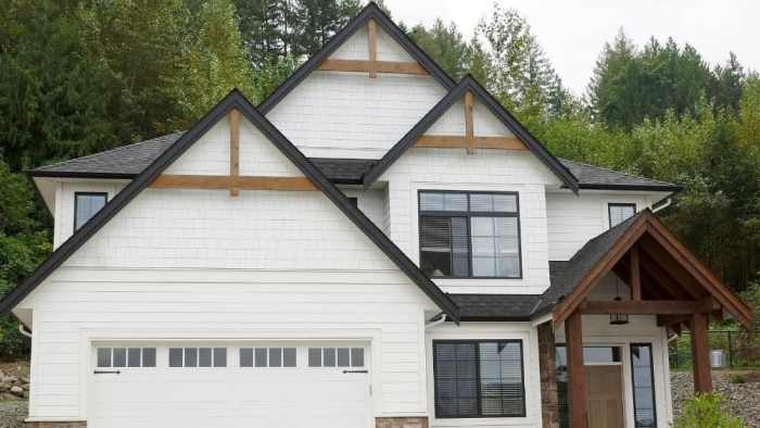 20 Unique House Siding Options - NewHomeSource.com